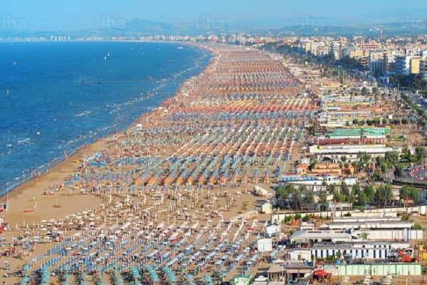 Kleinbusse und Minivans für die Riviera der Romagna